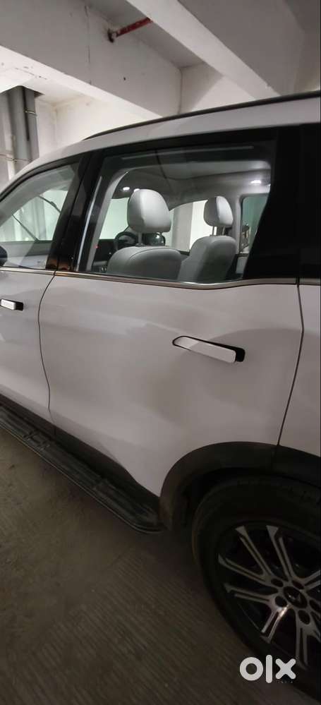 Mahindra Xuv700 2024 Petrol 12500 Km Driven