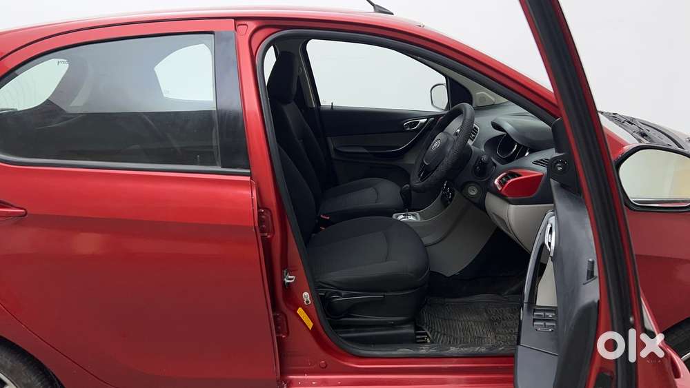 Tata Tiago Xza, 2017, Petrol