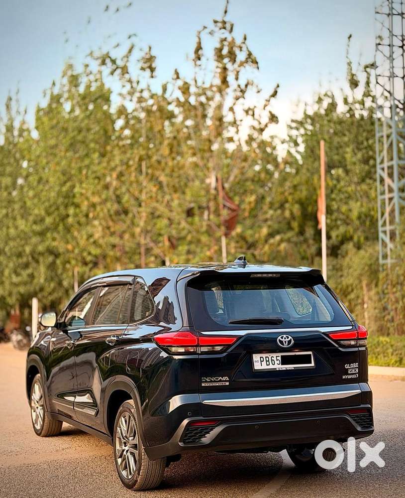 Toyota Innova Hycross 2.0 Zx (o) Hybrid 7 Str, 2023
