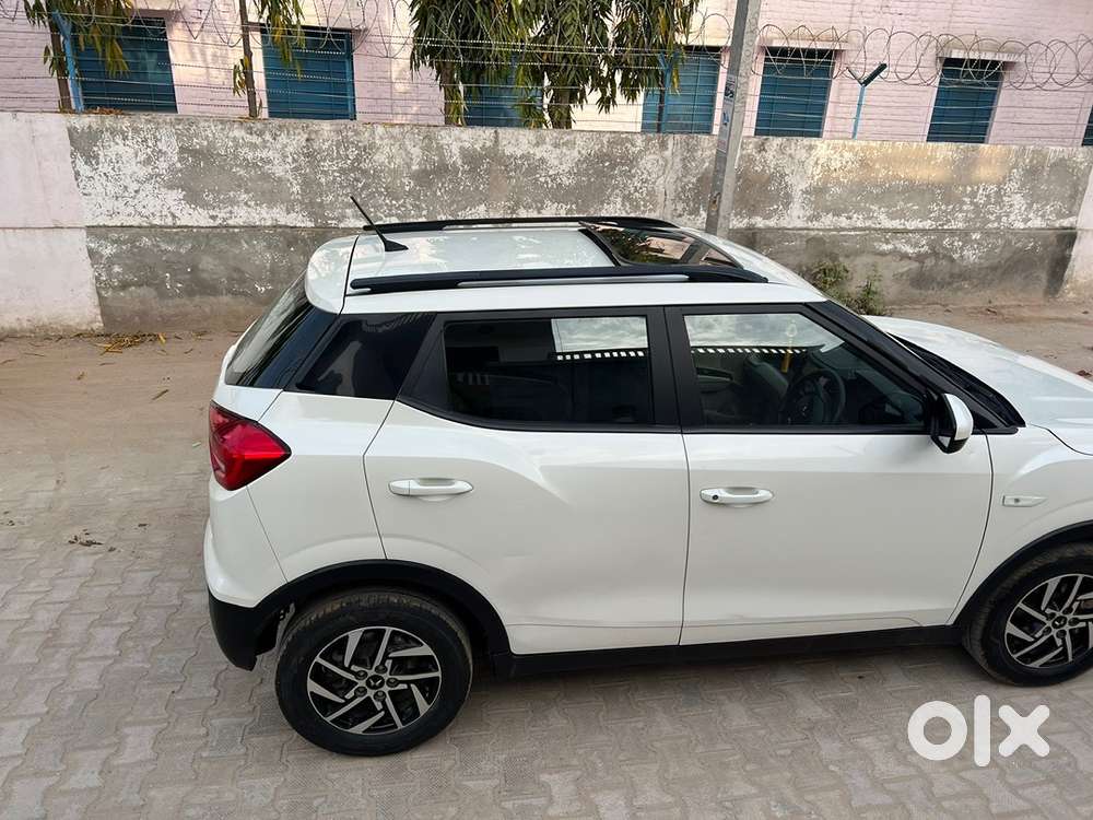 Xuv 300 W6 Amt (2023)