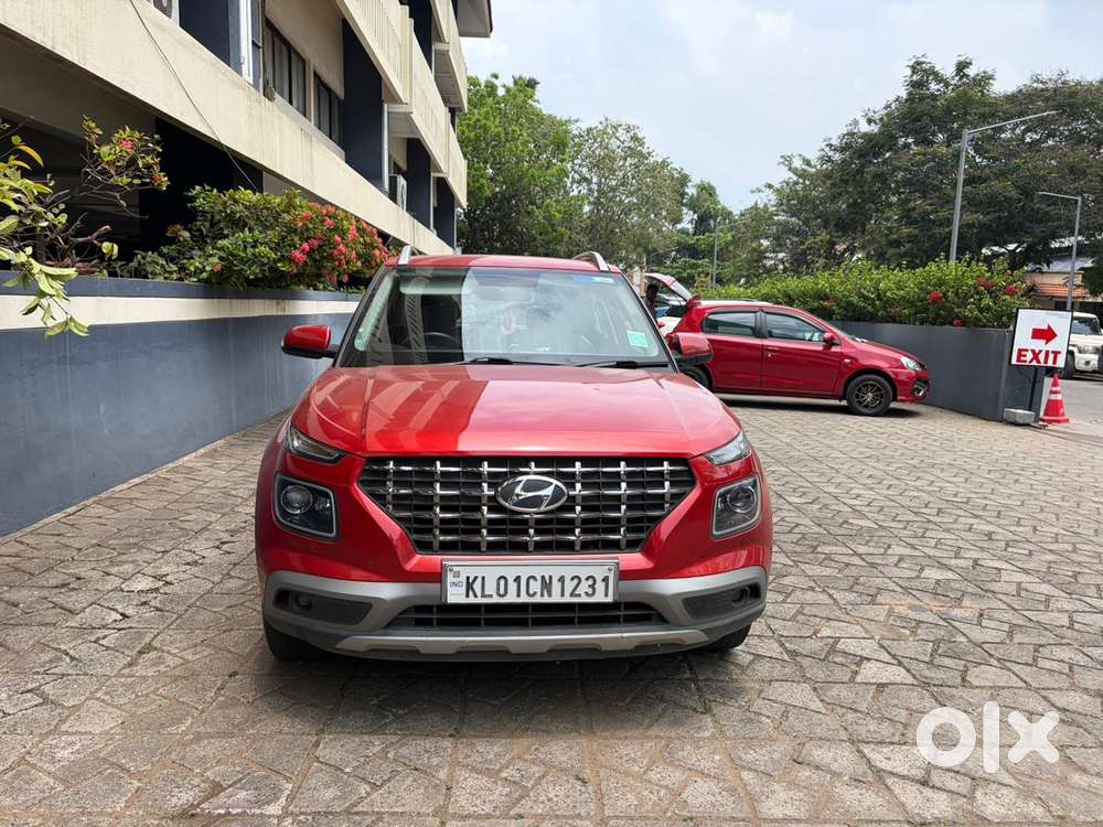 Hyundai Venue Petrol 39000 Km Driven