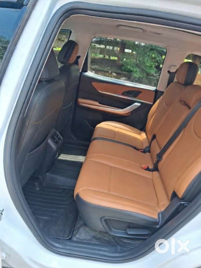 Mahindra Xuv700 2.2 Ax 5 Diesel Mt 7 Str, 2025, Diesel
