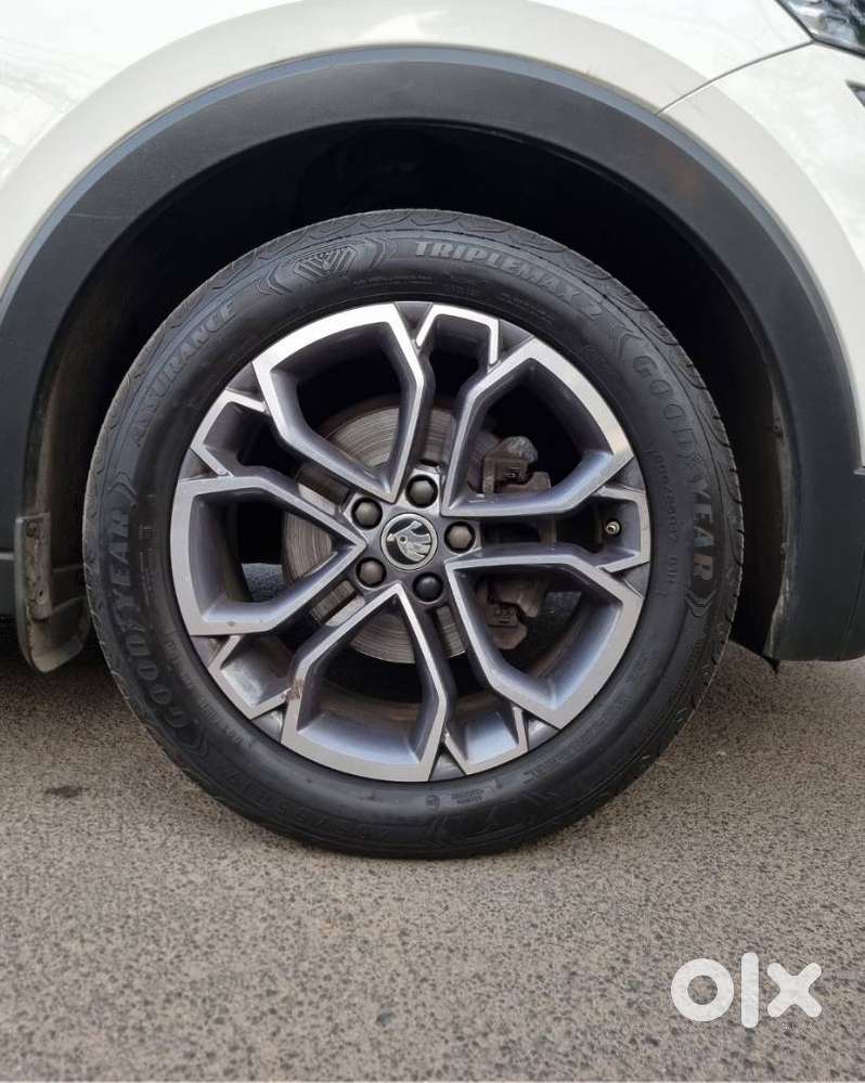 Skoda Kushaq 1.0 Tsi Style At (6 Airbags), 2021, Petrol