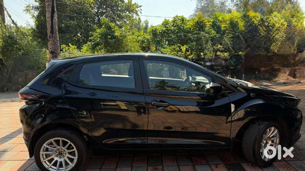 Tata Altorz Xz+ Dark Edition Petrol Car 2022