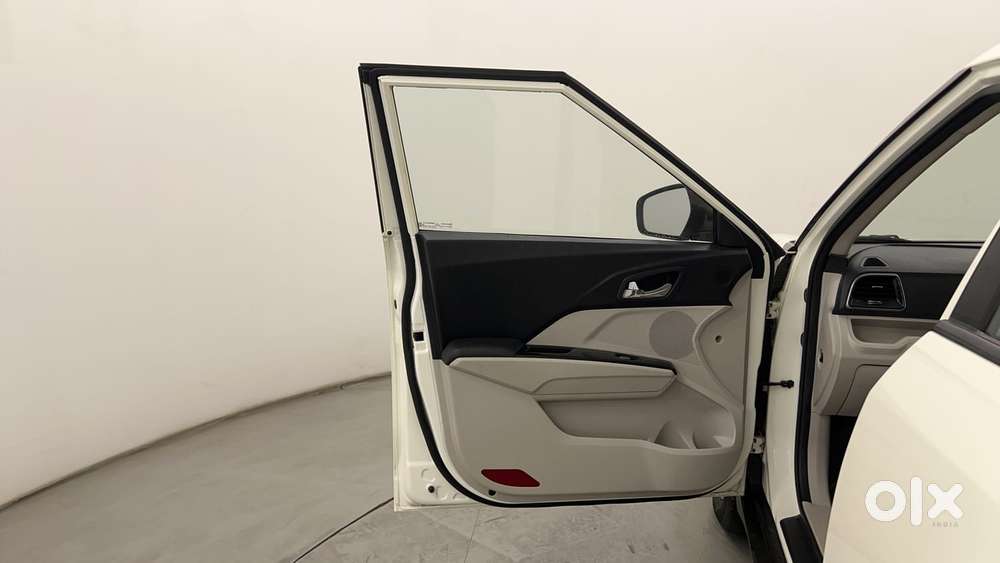 Mahindra Xuv300 W8 (o) 1.5 Diesel Amt, 2022, Diesel