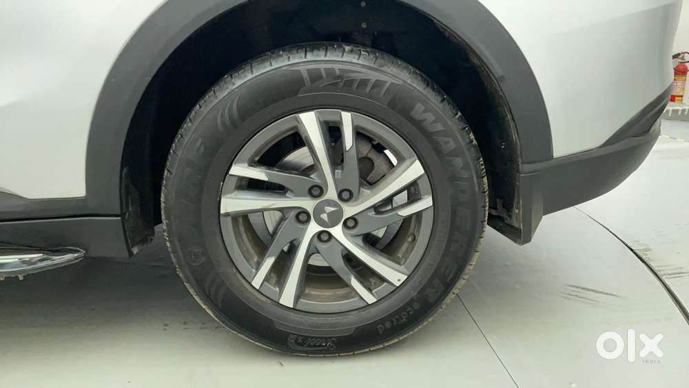Mahindra Xuv700 2.0 Ax 5 Petrol At Str, 2022, Petrol