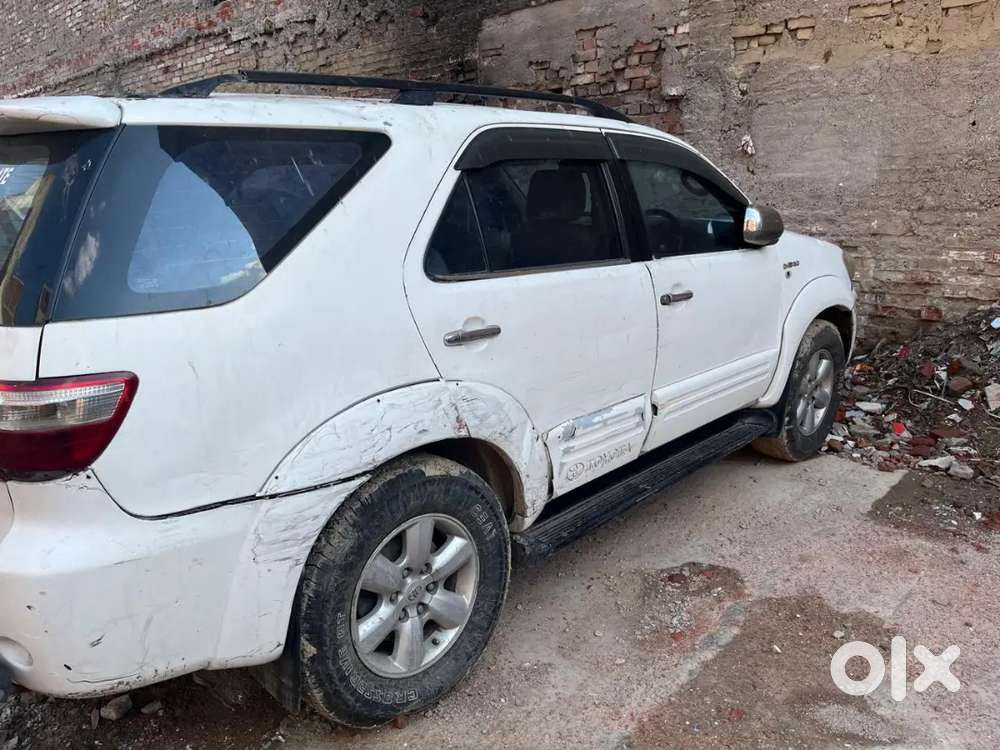 Toyota Fortuner 2012 Diesel 270625 Km Driven