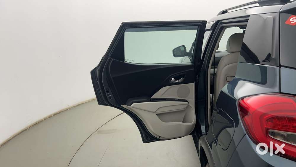 Mahindra Xuv300 1.2 W8 (o) Amt Petrol, 2024, Petrol