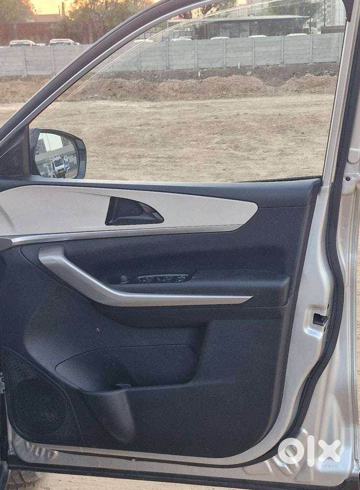 Mahindra Xuv700 2.2 Mx Diesel Mt 5 Str, 2022, Diesel