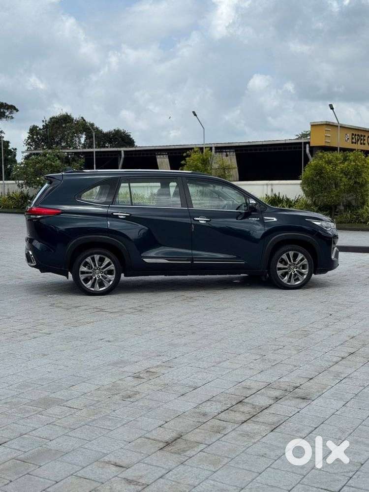 Toyota Innova Hycross 2.0 Zx (o) Hybrid 7 Str, 2025, Petrol