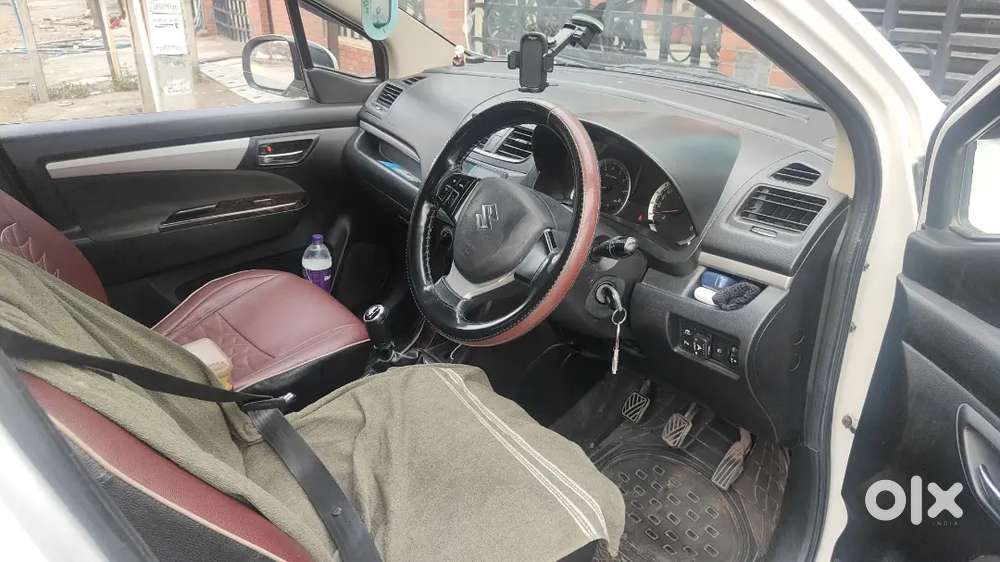 Full H.d Tuch Screen Center Lock Company Alloy 60% Tyreleather Seat