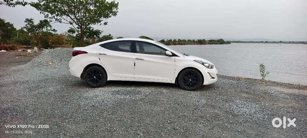 Hyundai Elantra Fluidic Petrol 2015 Model