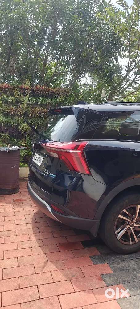 Xuv 700 Ax5 Midnight Black