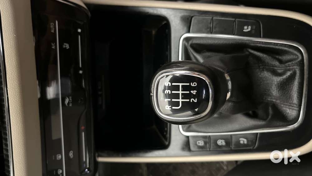 Skoda Slavia Style 1.0l Tsi Mt, 2022, Petrol