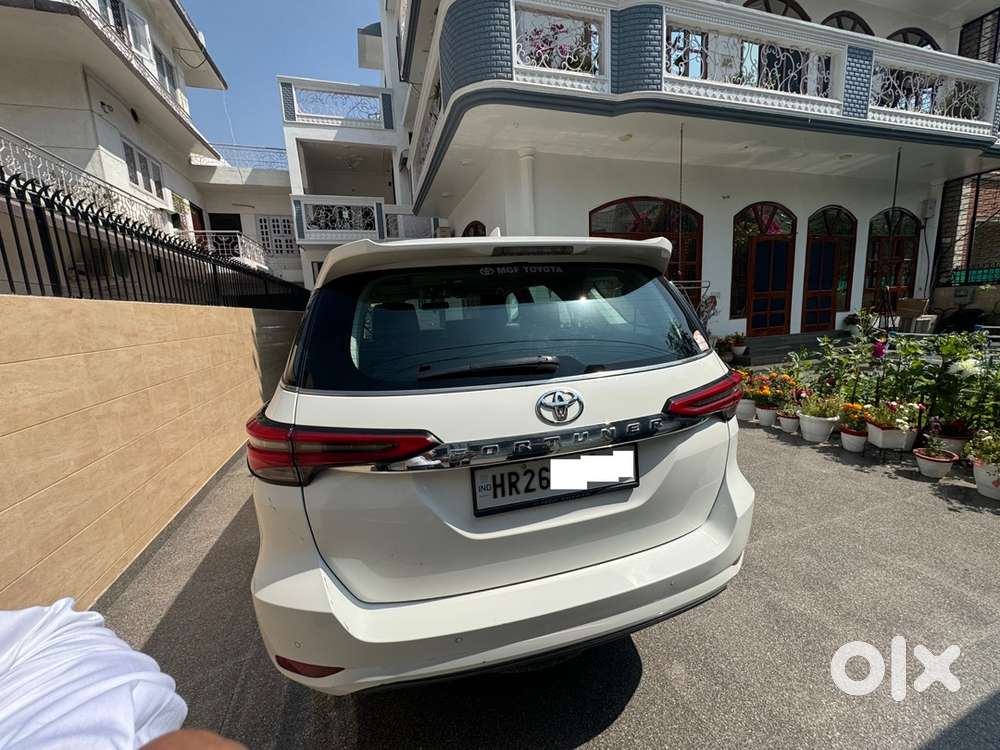 Toyota Fortuner (2021-present) 4x2at Diesel 2021