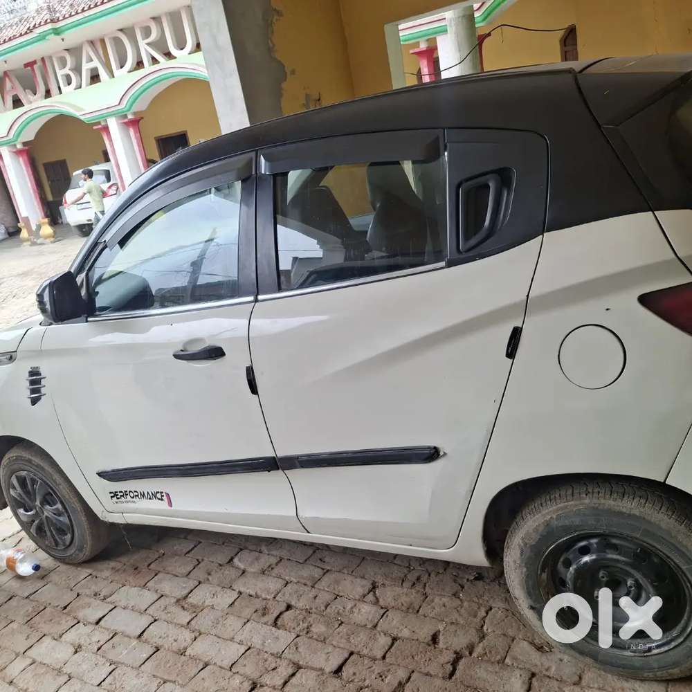 Mahindra Kuv 100 October 2018