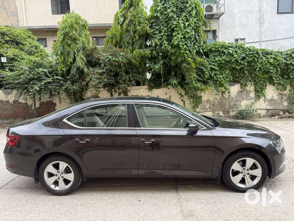 Skoda Superb [ ] 1.8 Style Tsi At, 2018, Petrol