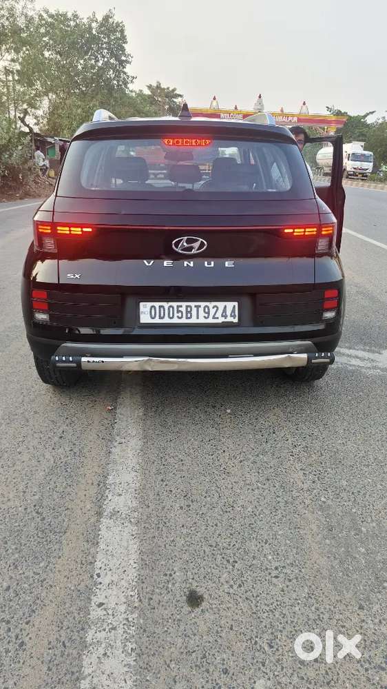 Hyundai Venue 2024 Petrol Well Maintained