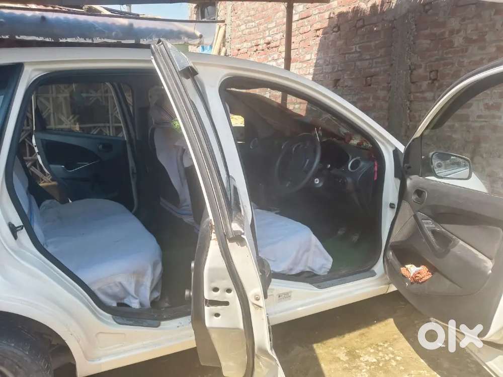 Ford Figo Petrol Lxi 2014 Year