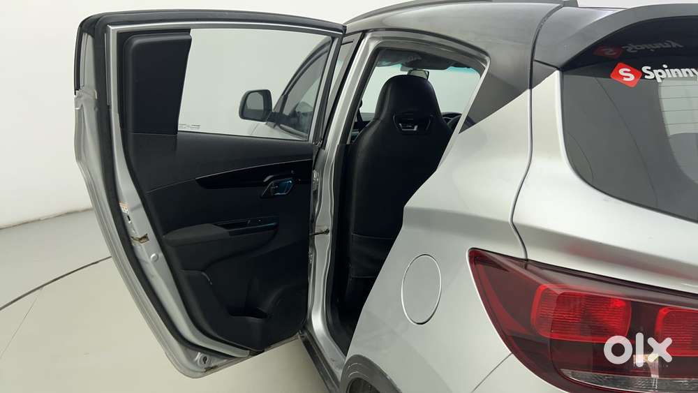 Mahindra Kuv 100 Mfalcon G80 K8 Dual Tone, 2017, Petrol