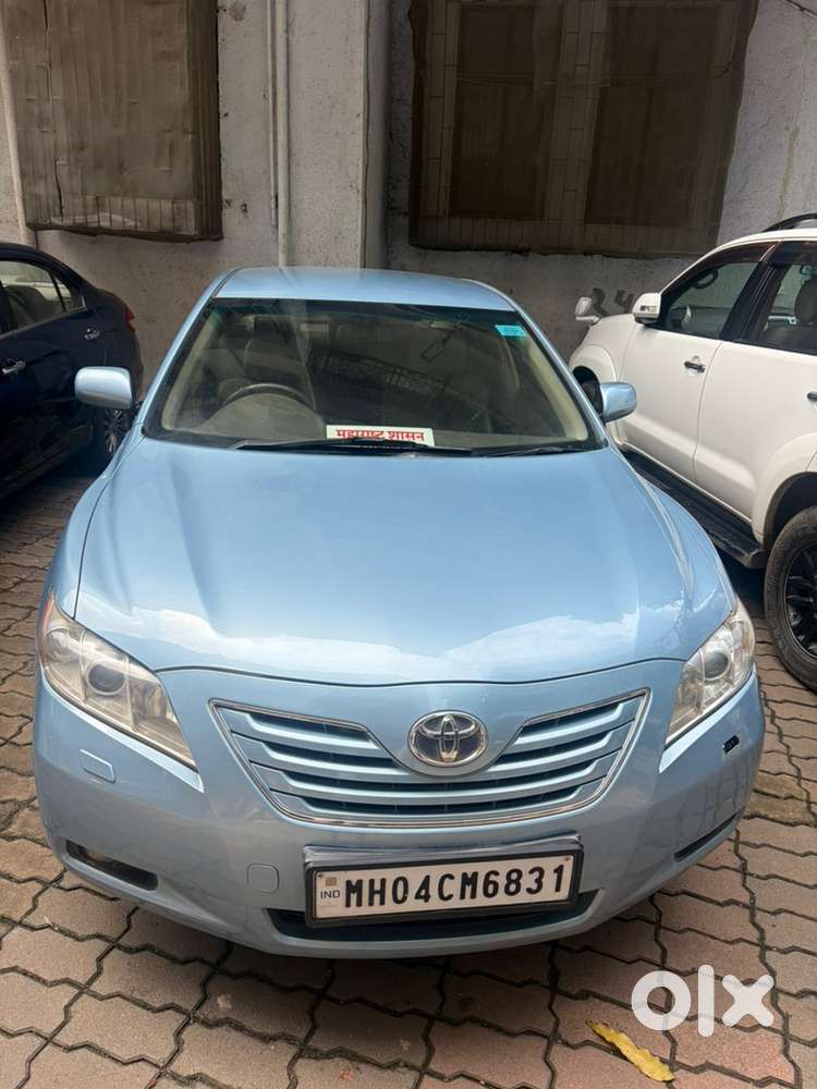 Toyota Camry 2010-cng & Petrol 74000 Km Driven