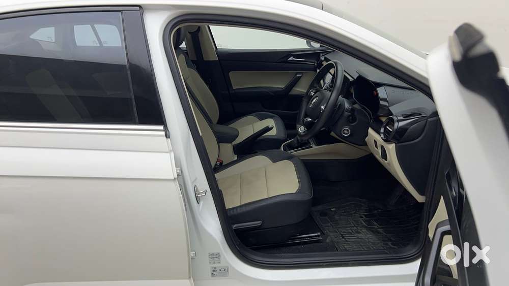 Skoda Slavia Style 1.0l Tsi At, 2023, Petrol