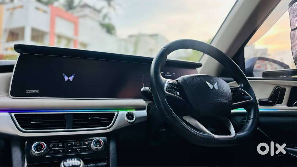 Mahindra Xuv700 2.0 Ax 7 Petrol Mt Str, 2021, Petrol