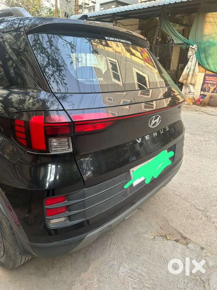 Hyundai Venue 2023 Petrol Well Maintained