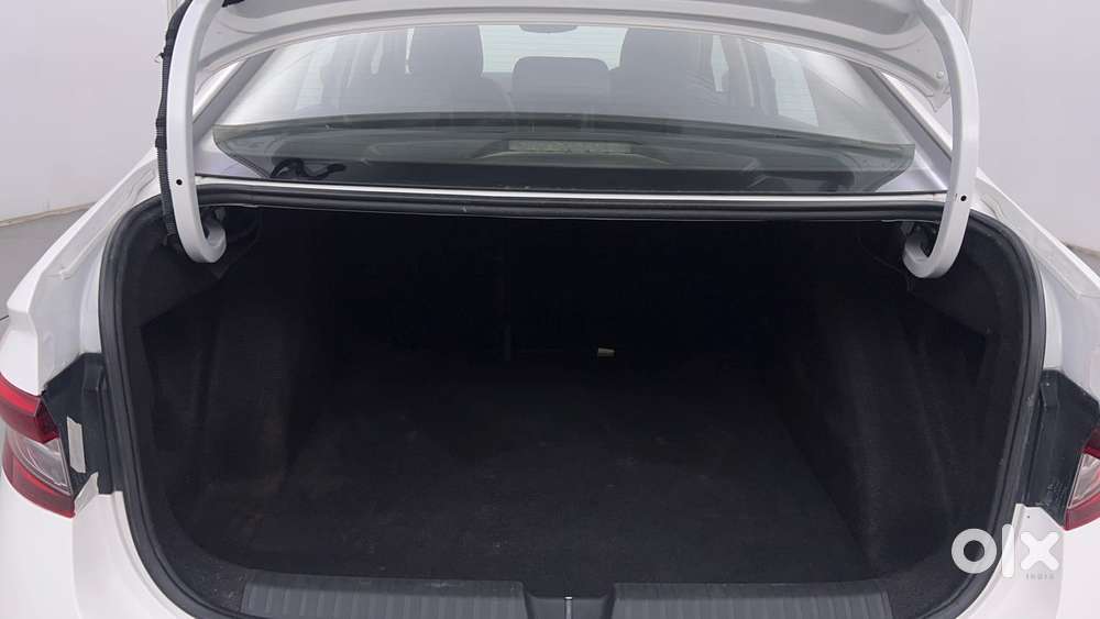 Skoda Slavia Style 1.0l Tsi Mt, 2022, Petrol