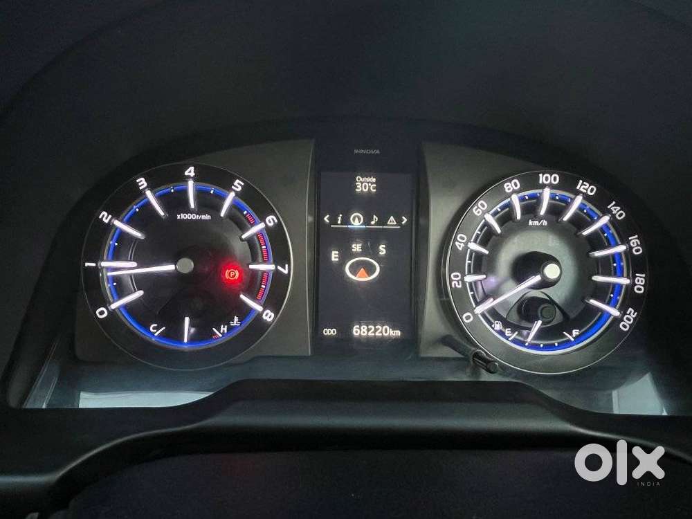 Toyota Innova Crysta 2.7v Mt, 2017, Petrol