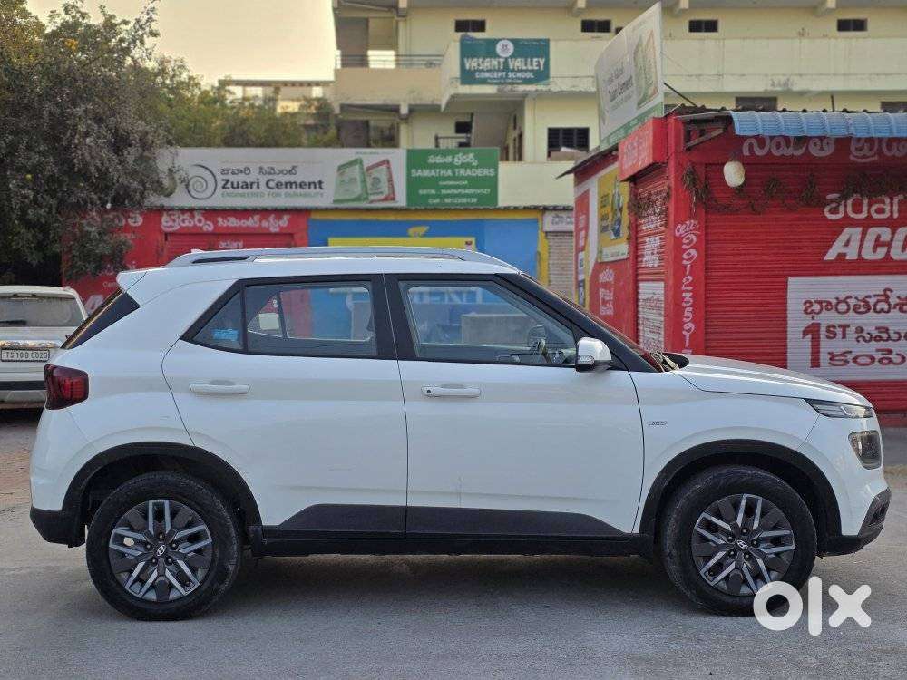 Hyundai Venue 1.2 S Plus, 2022, Petrol