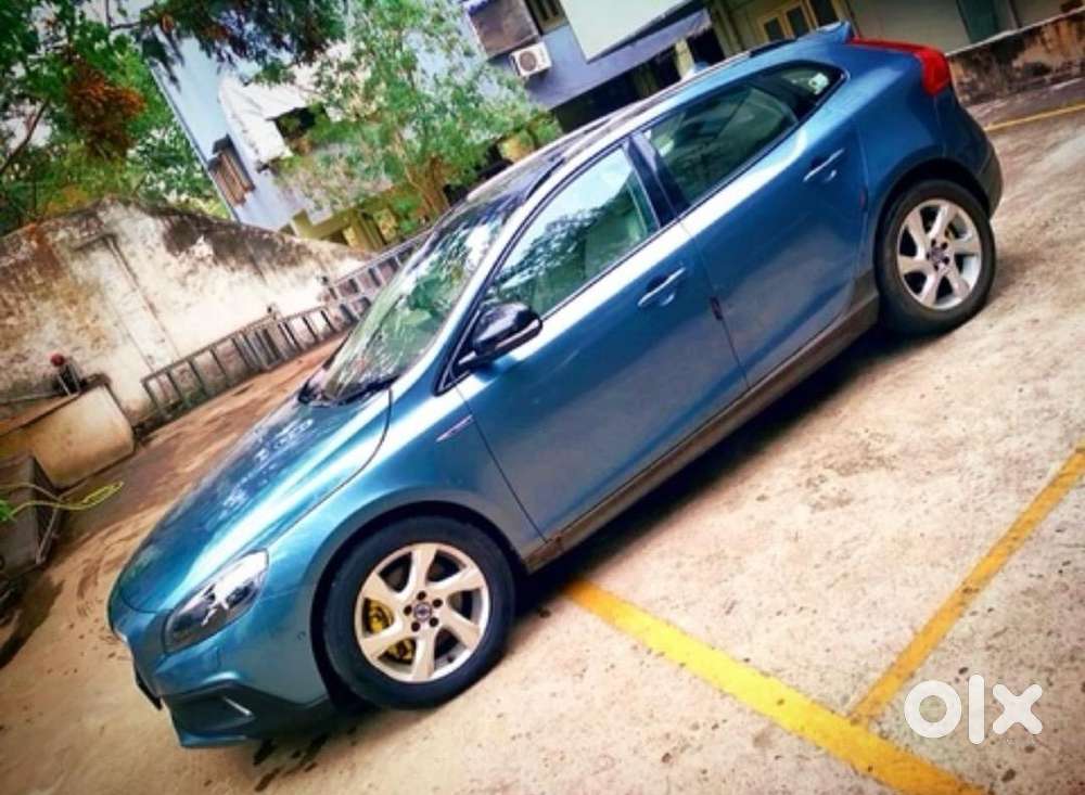 Volvo V40 Cross Country 2015 Diesel Well Maintained