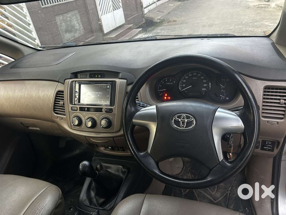 Toyota Innova 2.5 G (diesel) 8 Seater Bs Iv, 2015, Diesel