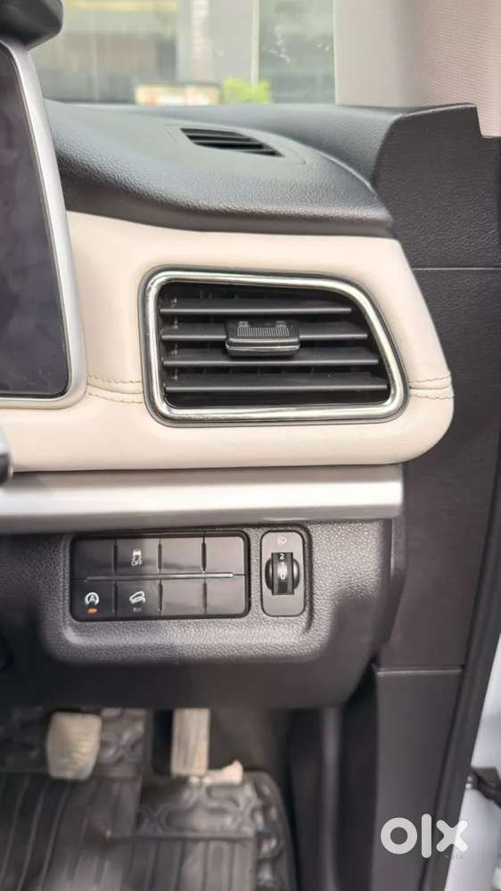 Mahindra Xuv700 2.2 Ax 7 Diesel Mt Luxury Pack Str, 2025, Diesel