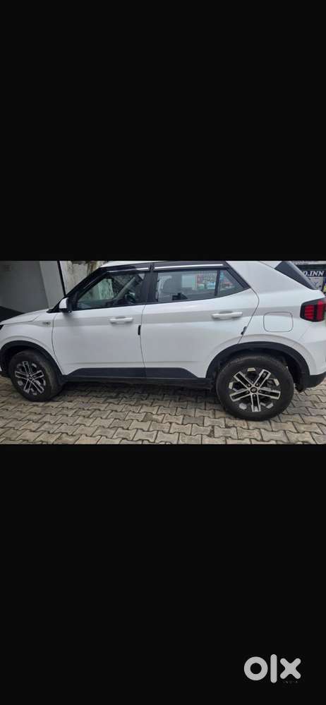 Hyundai Venue 2024 Petrol Good Condition