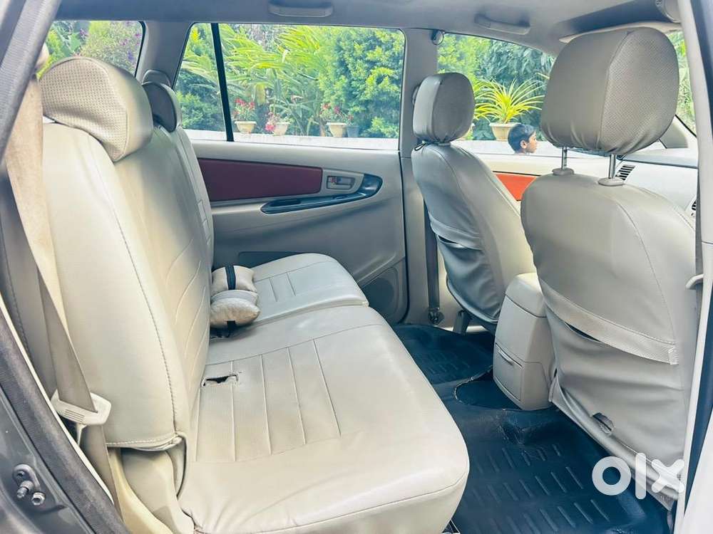Family Used Neat And Clean Toyota Innova 2010 Diesel 194000 Km Driven