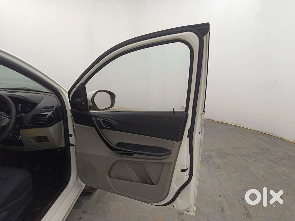 Tata Tiago 1.2 Revotron Xt, 2016, Petrol