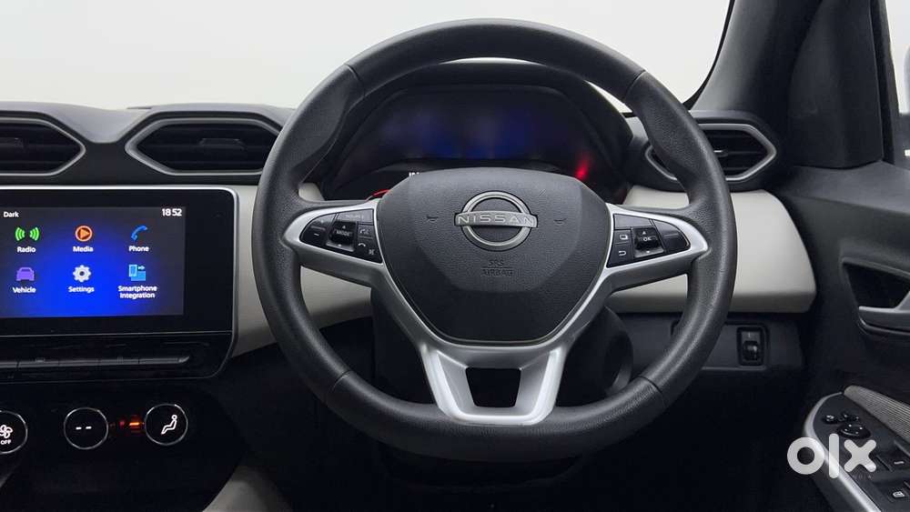 Nissan Magnite 1.0 Xv, 2023, Petrol