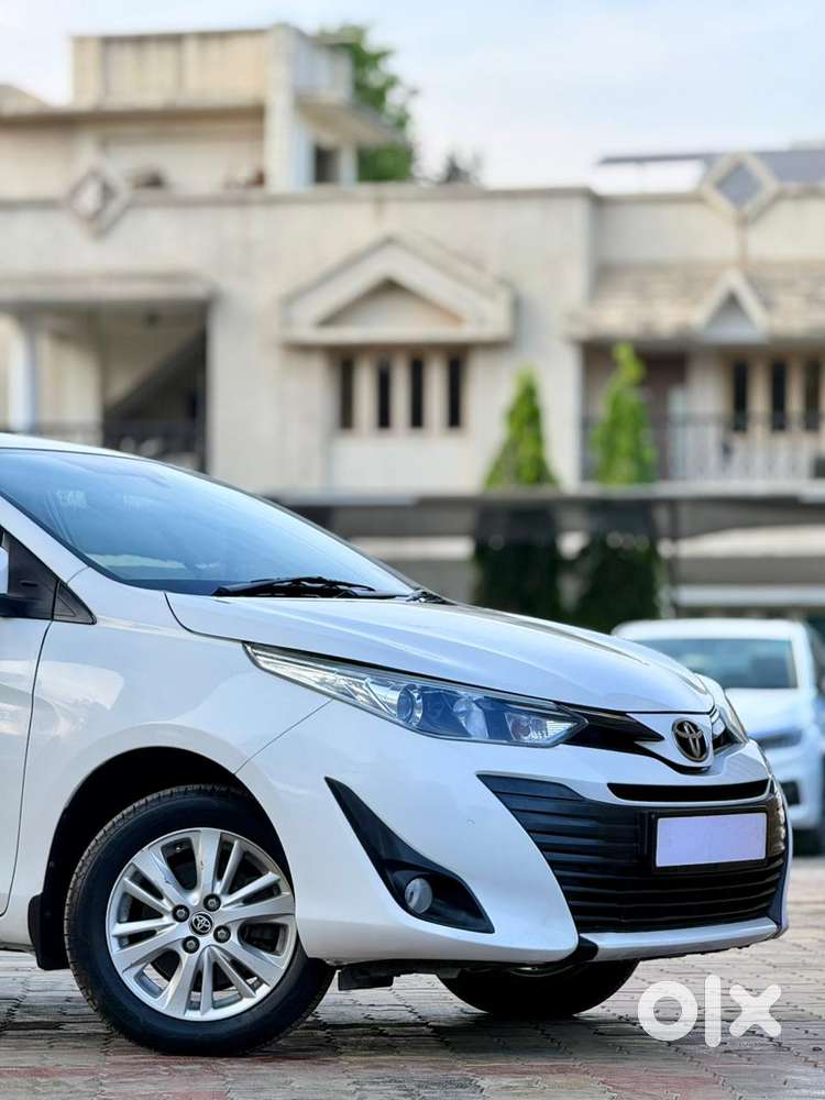 Toyota Yaris V Cvt, 2019, Petrol