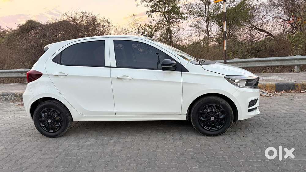 Tata Tiago 1.2 Revotron Xt (o), 2022, Petrol