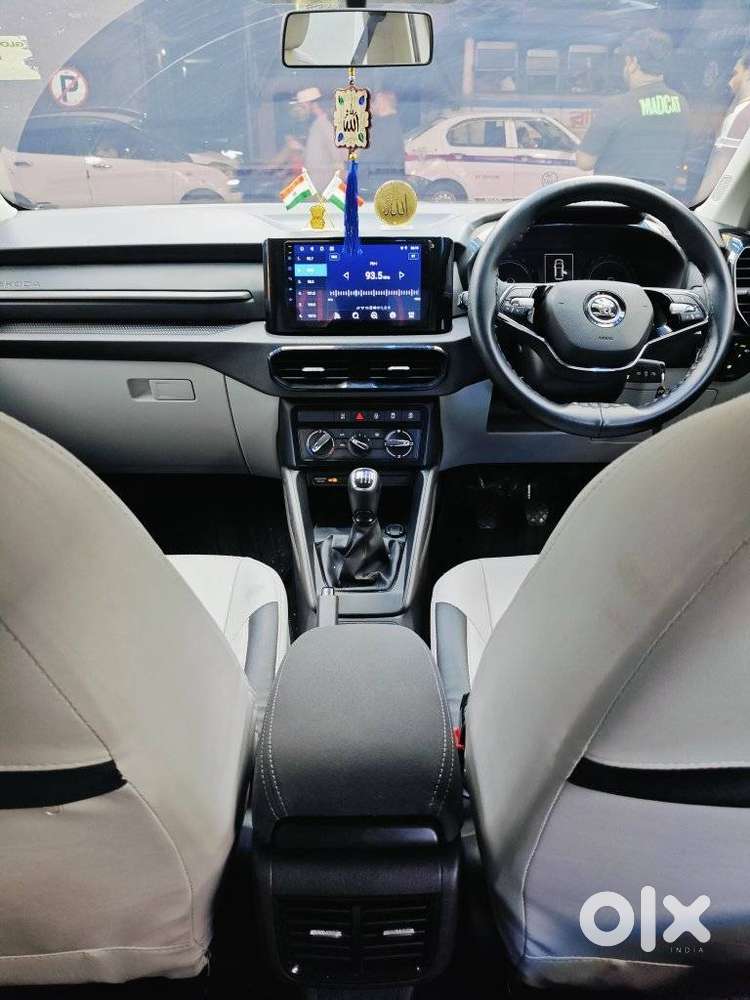 Skoda Kylaq Signature, 2025, Petrol