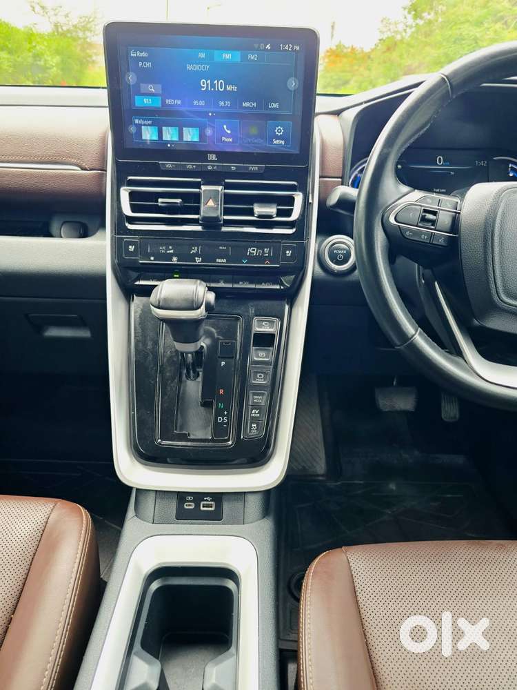 Toyota Innova Hycross 2.0 Zx (o) Hybrid 7 Str, 2025, Petrol