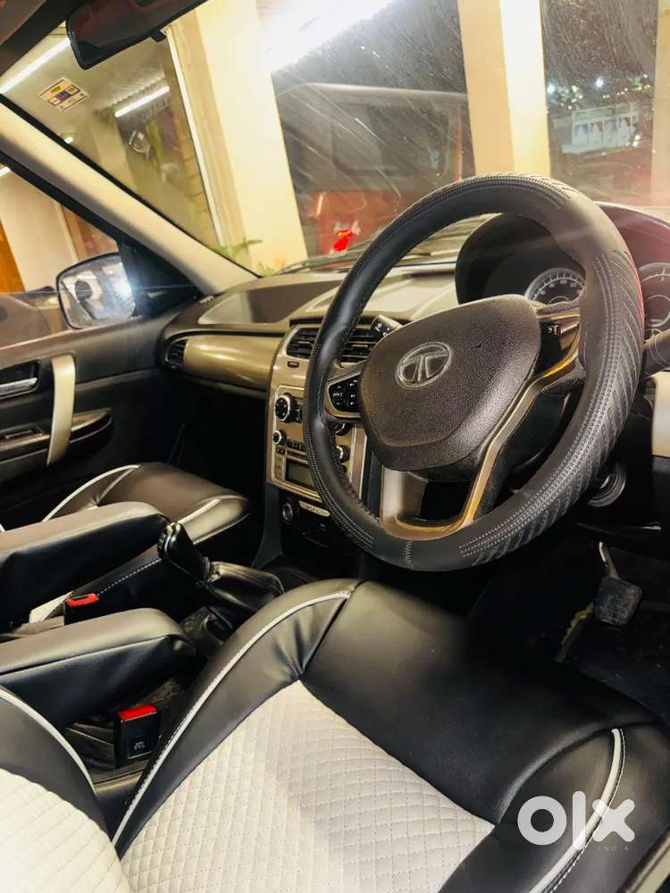 Tata Safari Storme 2015