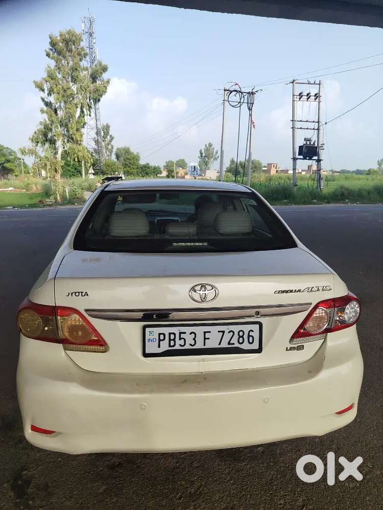 Toyota Corolla Altis 2011 Manual Car