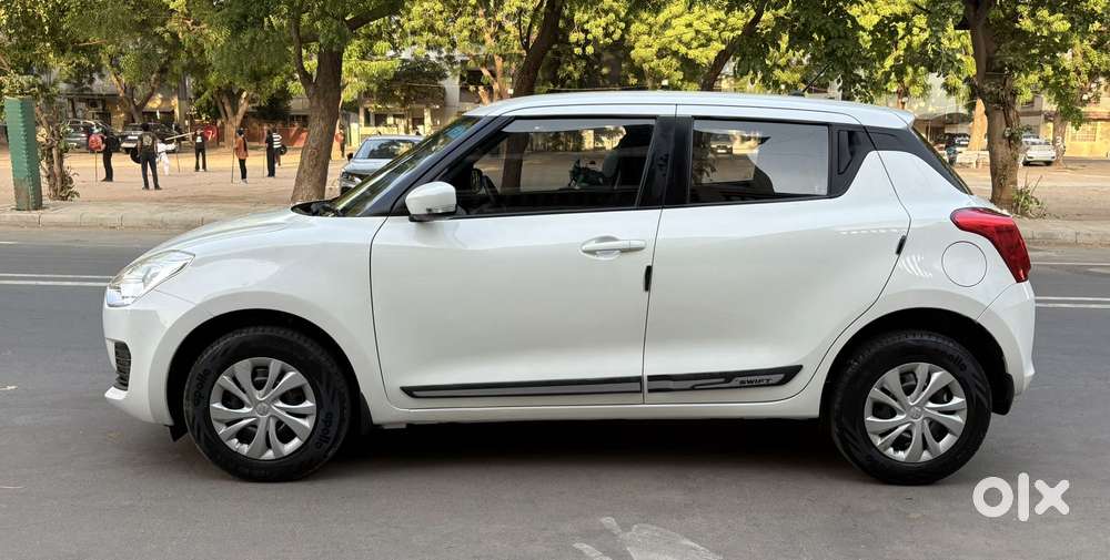 Maruti Suzuki Swift Vxi + Manual, 2022, Petrol