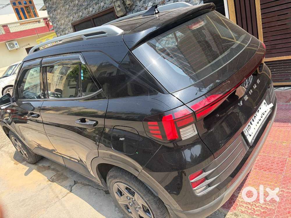 Hyundai Venue 2023 40000 Km Driven