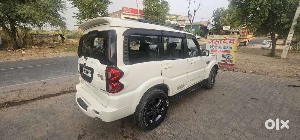 Mahindra Scorpio 1.99 Hybrid 2016