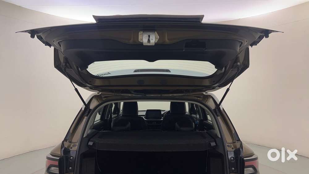 Maruti Suzuki Vitara Brezza 1.5 Zxi Plus At Dual Tone, 2023, Petrol