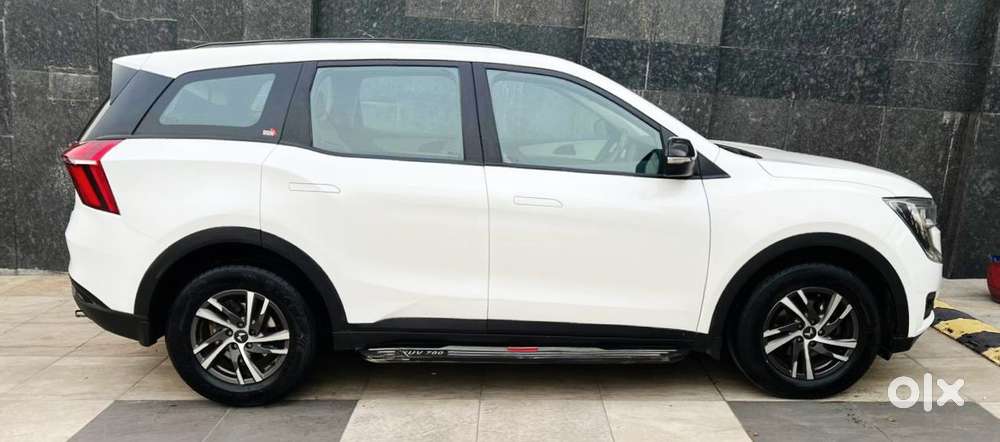 Mahindra Xuv700 2.0 Mx Petrol Mt 5 Str, 2023, Petrol
