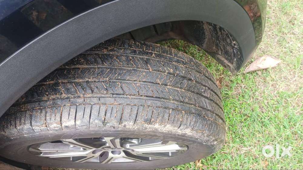 Mahindra Xuv 700 Ax7 Dsl Mt 7 Seater